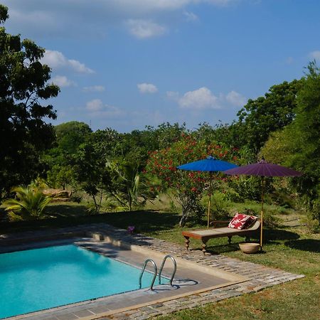 Treasure Rock Bed & Breakfast Kirinda  Exterior photo