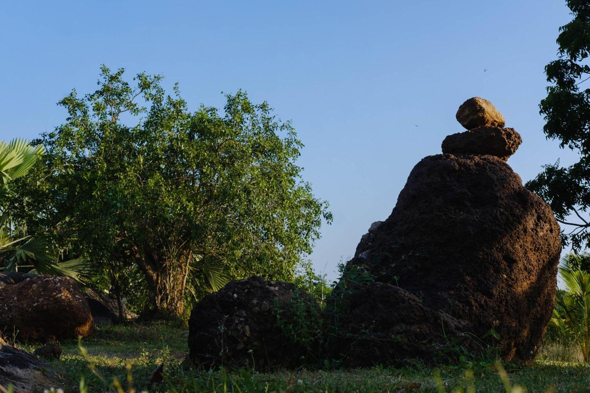 Treasure Rock Bed & Breakfast Kirinda  Exterior photo