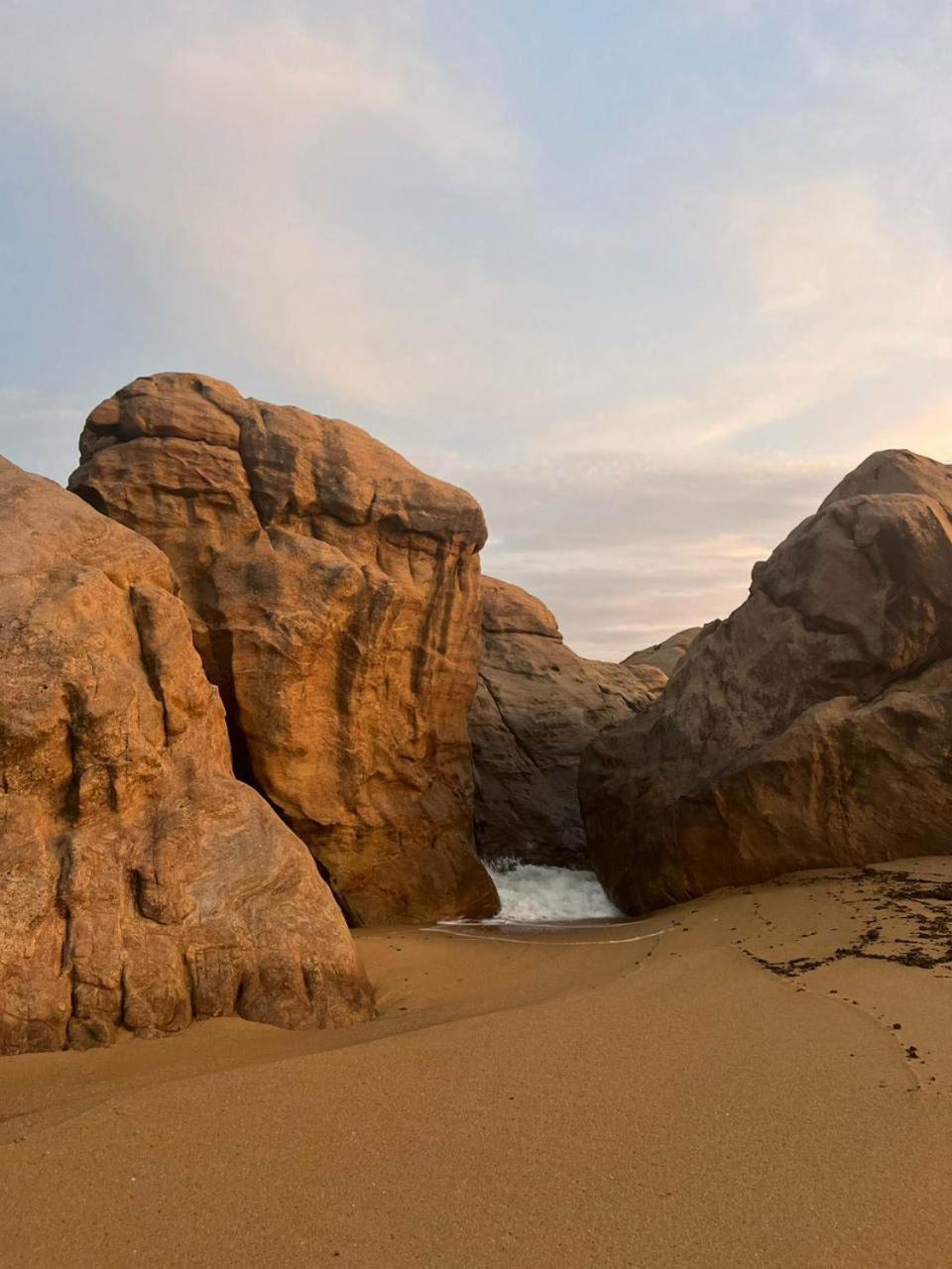 Treasure Rock Bed & Breakfast Kirinda  Exterior photo