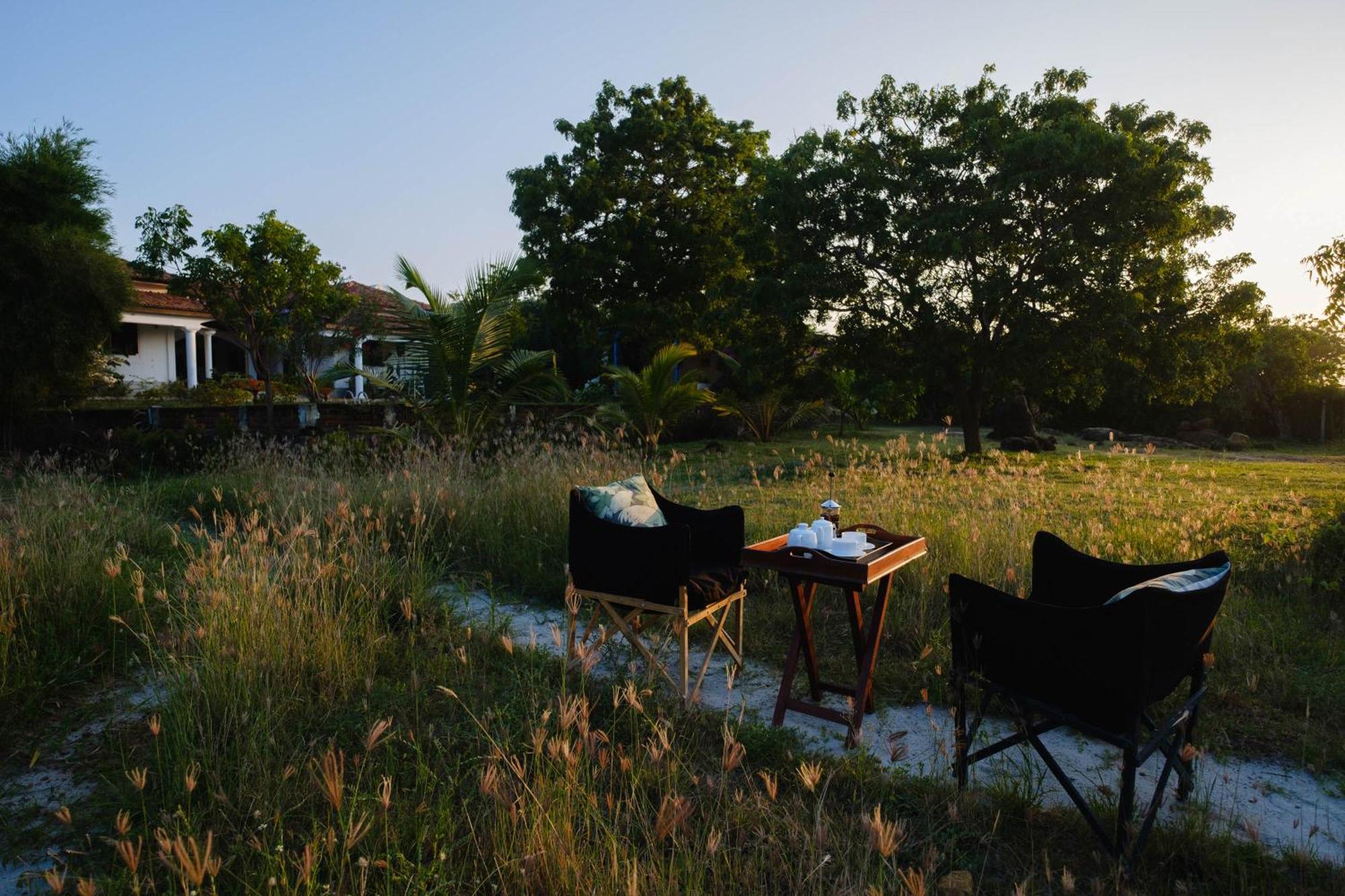 Treasure Rock Bed & Breakfast Kirinda  Exterior photo