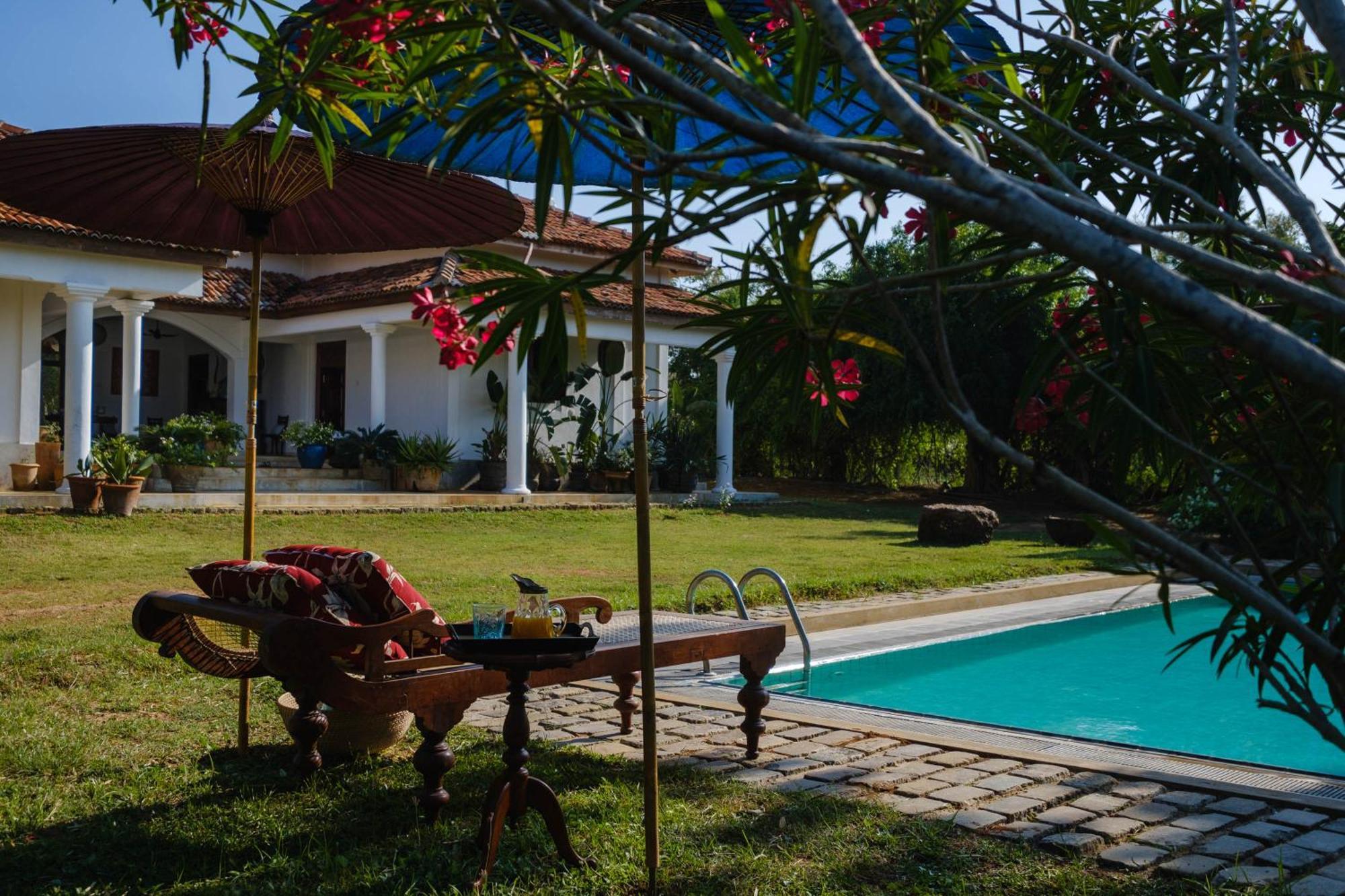 Treasure Rock Bed & Breakfast Kirinda  Exterior photo