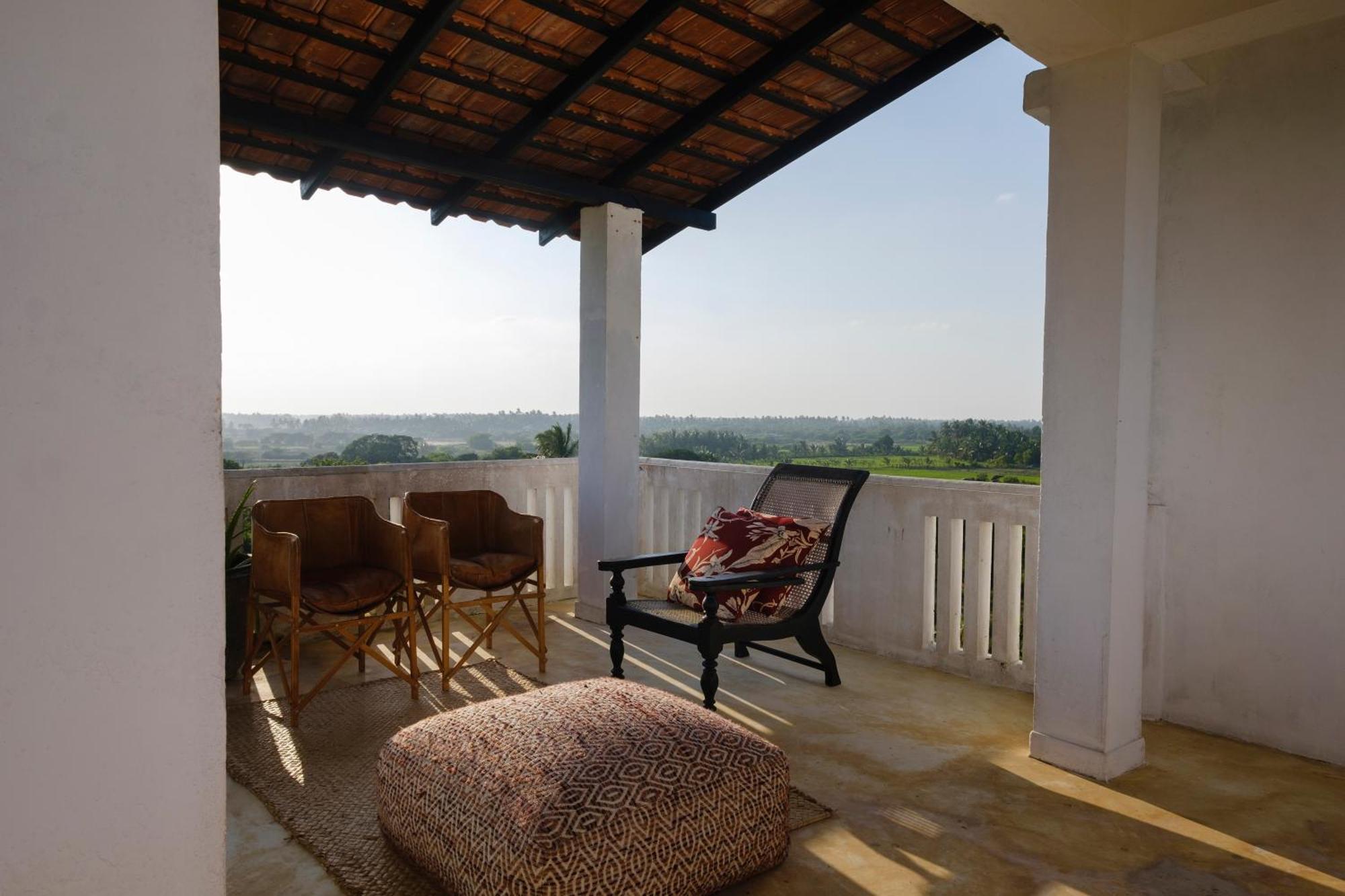 Treasure Rock Bed & Breakfast Kirinda  Exterior photo